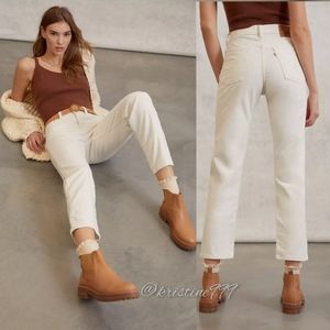 Levi's Wedgie Straight Corduroy in Tofu Cream